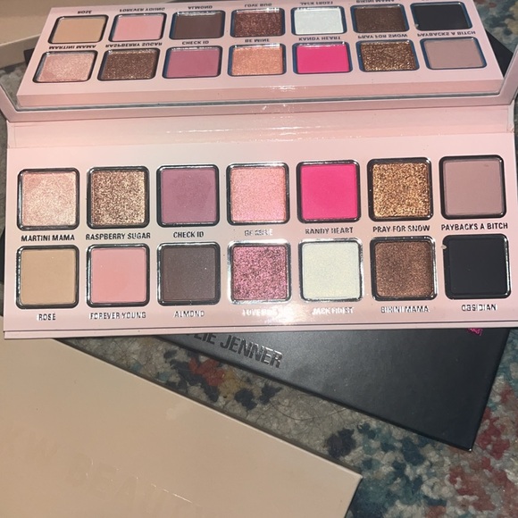 Kylie cosmetics Valentine palette - Picture 3 of 4